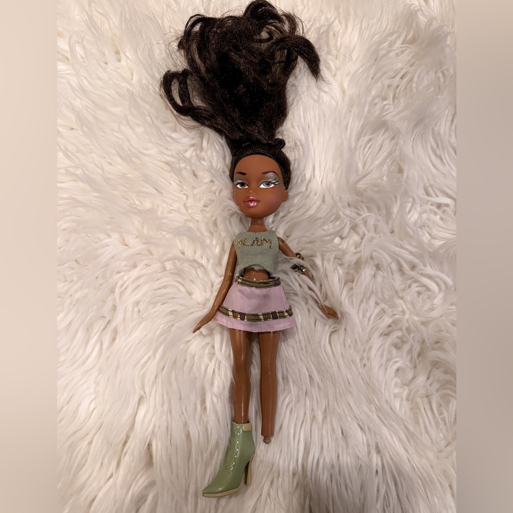 Original Bratz Funk Out Sasha Fashion Doll with Pink and Green Outfit